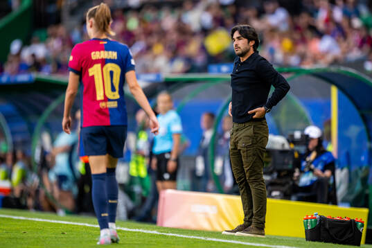 Caroline Graham Hansen and coach Pere Romeu of Barcelona