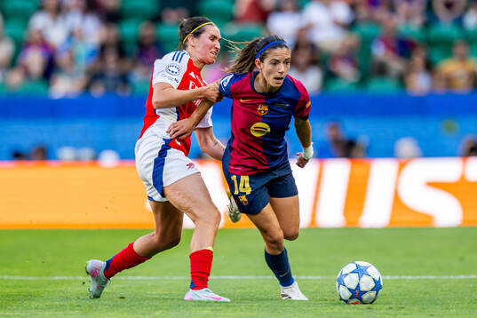 Mariona Caldentey of Arsenal and Aitana Bonmati of Barcelona