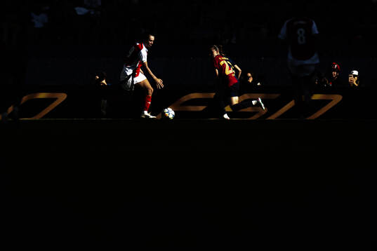 Caitlin Ford of Arsenal and Ona Batlle of Barcelona