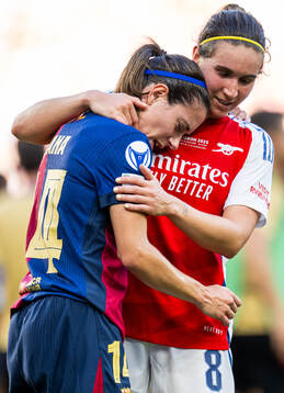 Aitana Bonmati of Barcelona and Mariona Caldentey of Arsenal