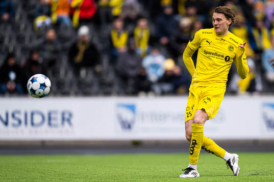 Isak Dybvik Määttä of Bodø/Glimt missing a chance to