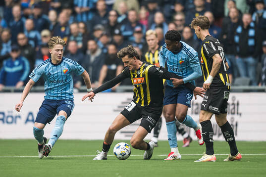 Häckens Silas Andersen och Djurgårdens Isak Alemayehu