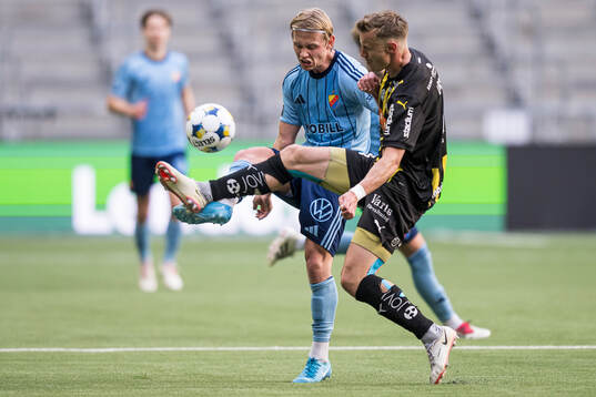 Djurgårdens Tobias Gulliksen och Häckens Marius Lode