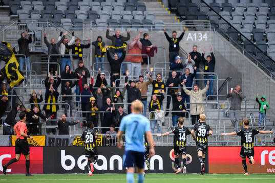 Häckens Simon Gustafson jublar