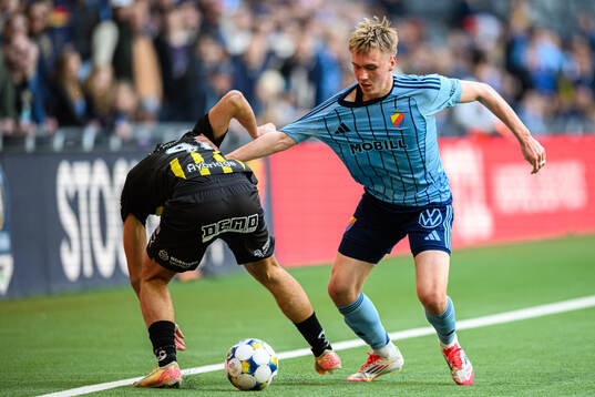 Häckens Nikola Mitrovic och Djurgårdens Viktor Bergh