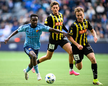 Djurgårdens Tokmac Nguen och Häckens Sigge Jansson
