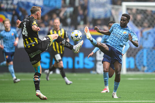 Häckens Marius Lode och Djurgårdens Tokmac Nguen