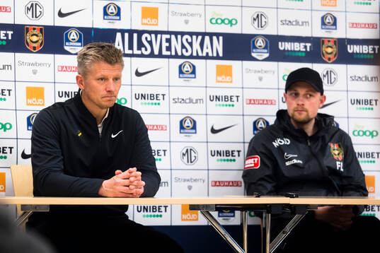 AIKs tränare Mikkjal Thomassen  och Brommapojkarnas