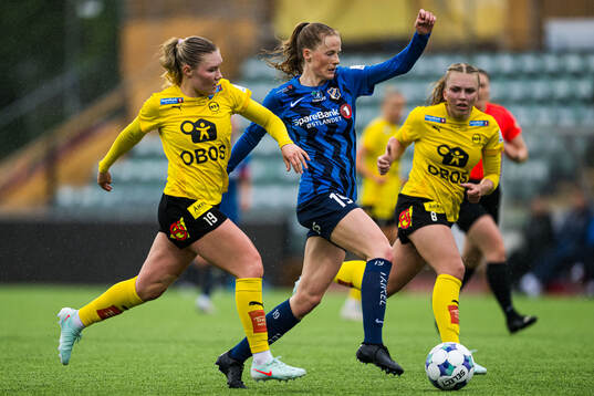 Emma-Helena Alexandra Peuhkurinen of LSK Kvinner and Andrea