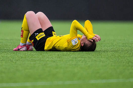 Mari Rosendal Nyhagen of LSK Kvinner with an injury
