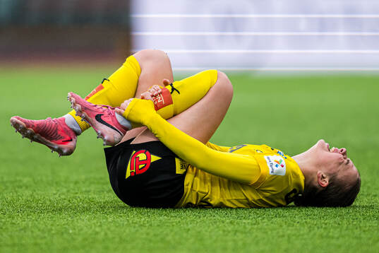 Mari Rosendal Nyhagen of LSK Kvinner with an injury