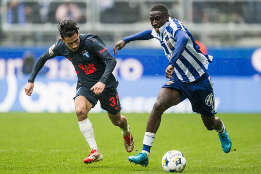 Malmö FFs Adrian Skogmar och IFK Göteborgs Imam Jagne