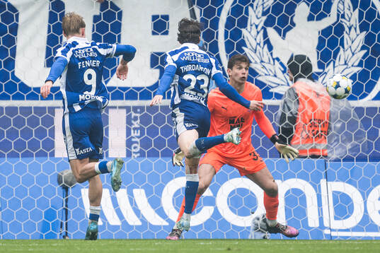 IFK Göteborgs Kolbeinn Thordarson gör 1-0 bakom Malmö