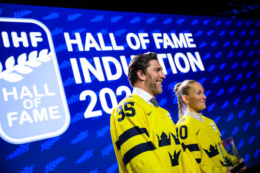 Henrik Lundqvist and Kim Martin-Hasson of Sweden with their
