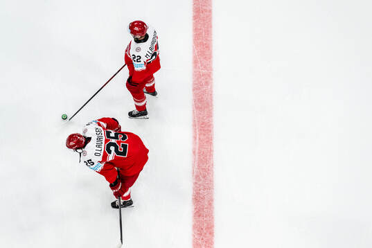 Oliver Lauridsen and Markus Lauridsen of Denmark at warm-up