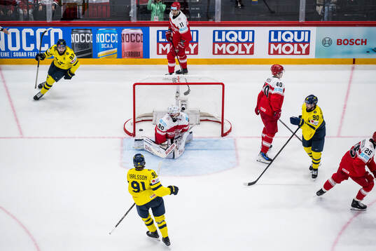 Mika Zibanejad, Leo Carlsson and Marcus Johansson of Sweden