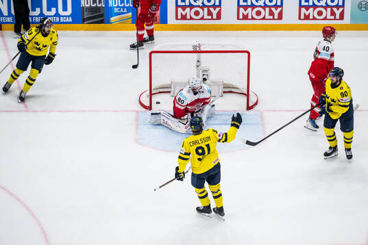 Leo Carlsson and Marcus Johansson of Sweden celebrate