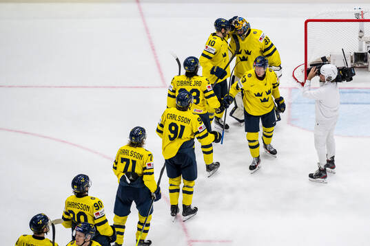 Alexander Wennberg and goaltender Samuel Ersson of Sweden