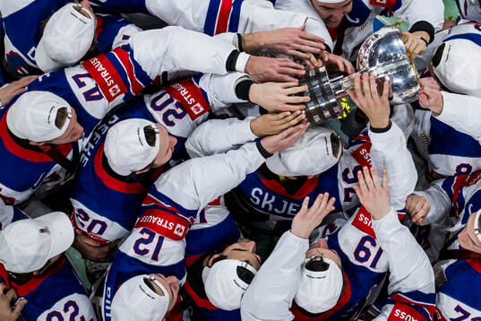Bläddra bland fler bilder av 2025 IIHF Ice Hockey World Championship, Final, Switzerland - USA