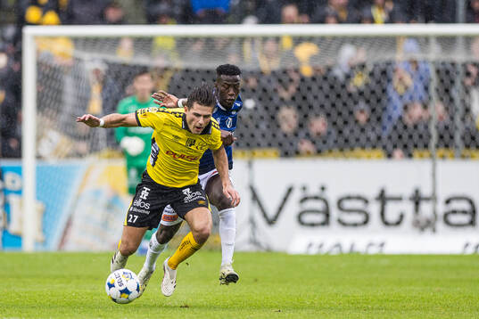 Elfsborgs Besfort Zeneli och Halmstads Naeem Mohammed