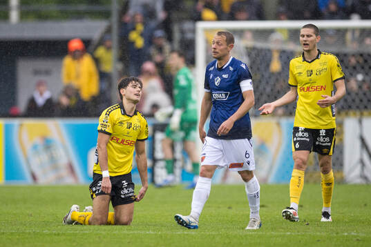 Elfsborgs Besfort Zeneli och Rasmus Wikström deppar