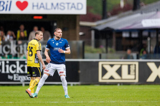Elfsborgs Simon Hedlund och Halmstads Pawel Chrupalla