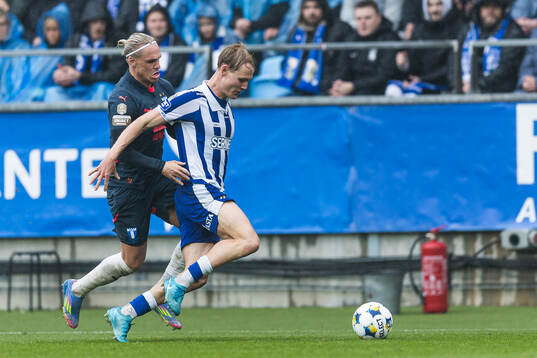 Malmö FFs Arnor Sigurdsson och IFK Göteborgs Max Fenger