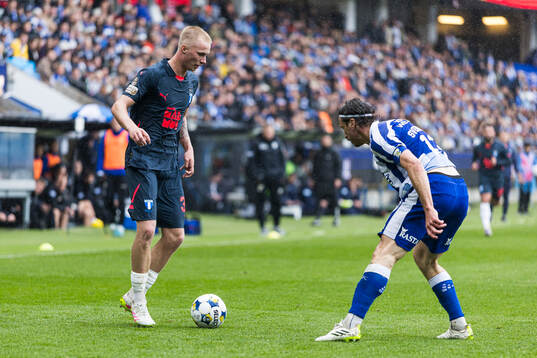 Malmö FFs Daniel Gudjohnsen och IFK Göteborgs Gustav
