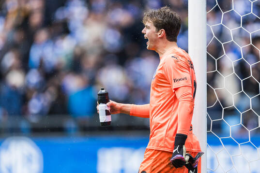 Malmö FFs målvakt Melker Ellborg deppar