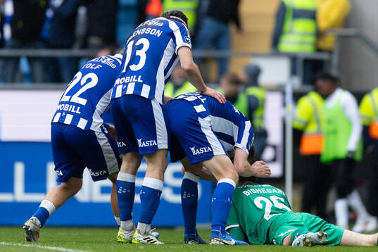 IFK Göteborgs målvakt Elis Bishesari jublar med