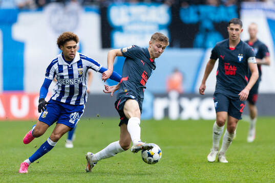 IFK Göteborgs Thomas Santos och Malmö FFs Hugo Bolin