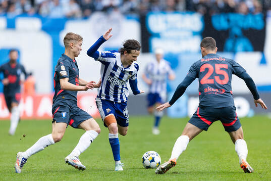 Malmö FFs Hugo Bolin och Gabriel Busanello mot IFK