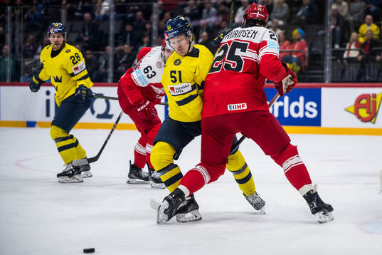 Emil Heineman of Sweden and Oliver Lauridsen of Denmark