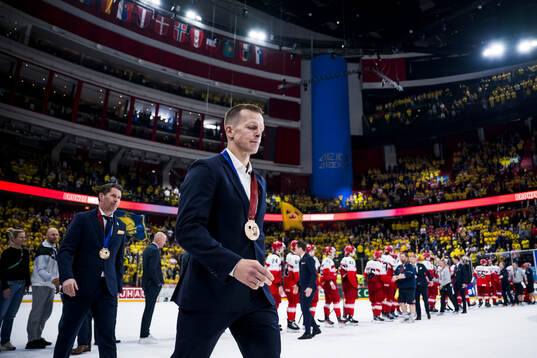 Max Friberg of Sweden with his bronze medal