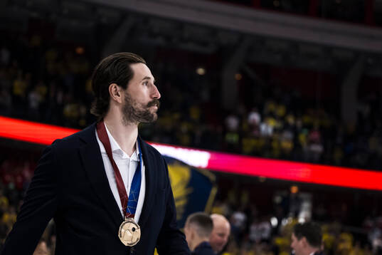 Filip Forsberg of Sweden with his bronze medal