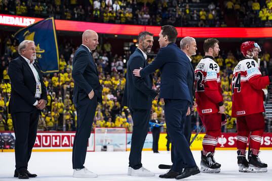 Head coach Sam Hallam of Sweden thank Andreas Lilja and