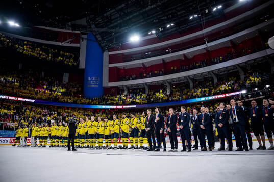 Players of Sweden with their bronze medals