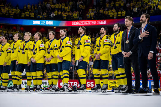 Players of Sweden with their bronze medals