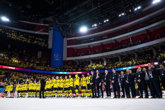 The players and staff of Sweden gather for the national
