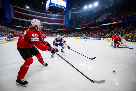 Michael Fora of Switzerland and Shane Pinto of USA