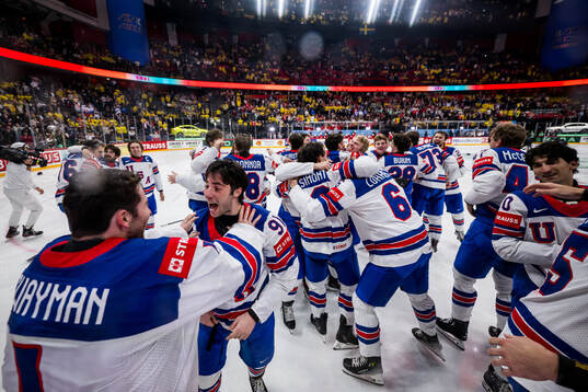 Frank Nazar of USA celebrates with team mates