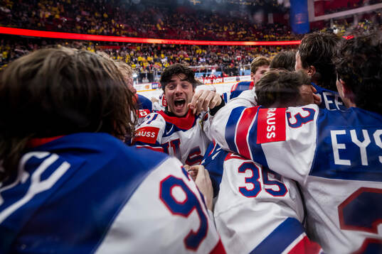 Players of USA celebrate
