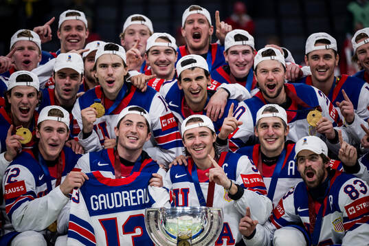 Players of USA celebrate with the trophy