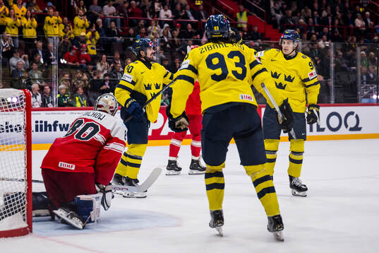 Marcus Johansson, Mika Zibanejad and Leo Carlsson of Sweden