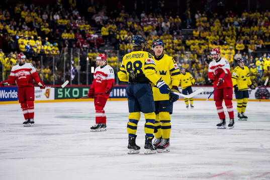 William Nylander and Lucas Raymond of Sweden