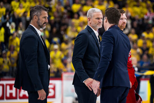 Head coach Mikael Gath of Denmark and Head coach Sam Hallam