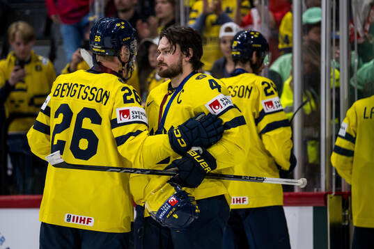 Anton Bengtsson and Rasmus Andersson with their bronze medal