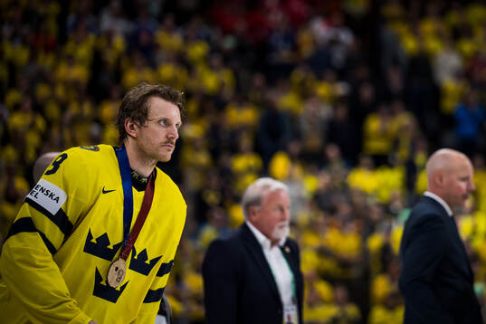 Jonas Brodin of Sweden with the bronze medal