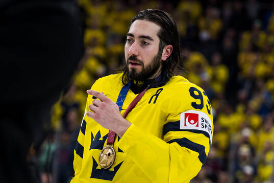 Mika Zibanejad of Sweden with the bronze medal