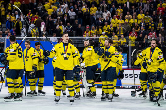 Mikael Backlund of Sweden with the bronze medal